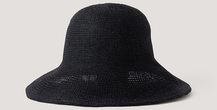 Sød flettet sommerhat i elegant stil