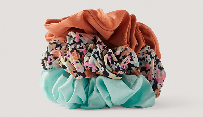 Farverige scrunchies