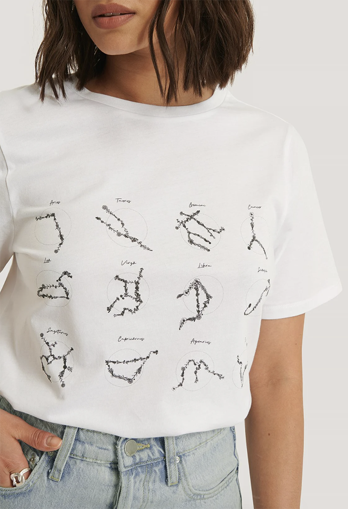 Flot t-shirt med astrologisk print