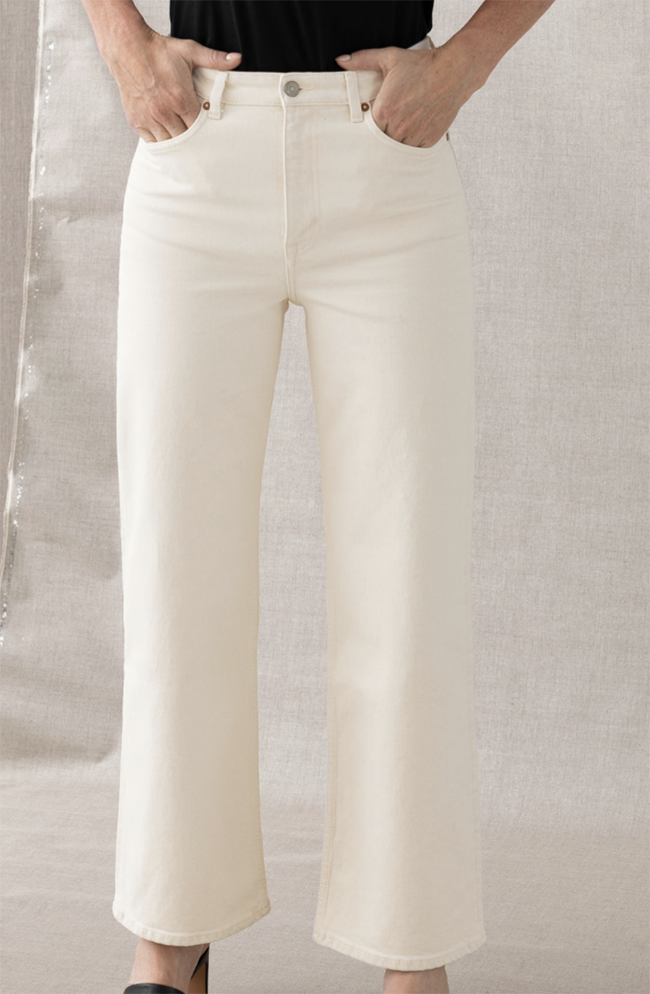 Simple og elegante hvide dame bukser i denim<