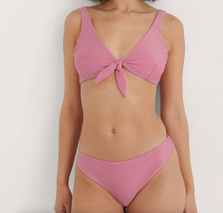 Klassisk bikini i smuk lyserød nuance