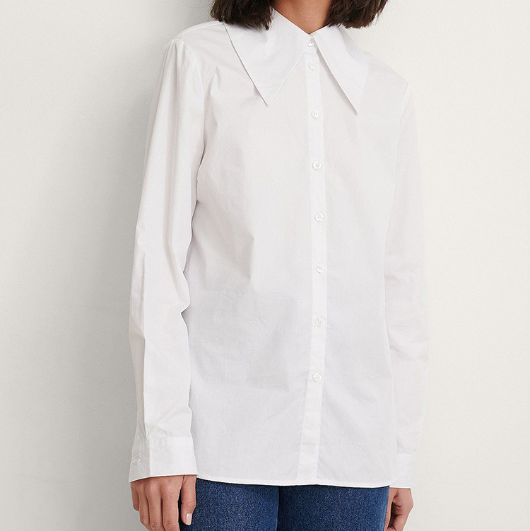 Klassiske hvid skjorte med lang krave detalje