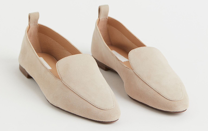 Elegante klassiske ballerina loafer i beige ruskind