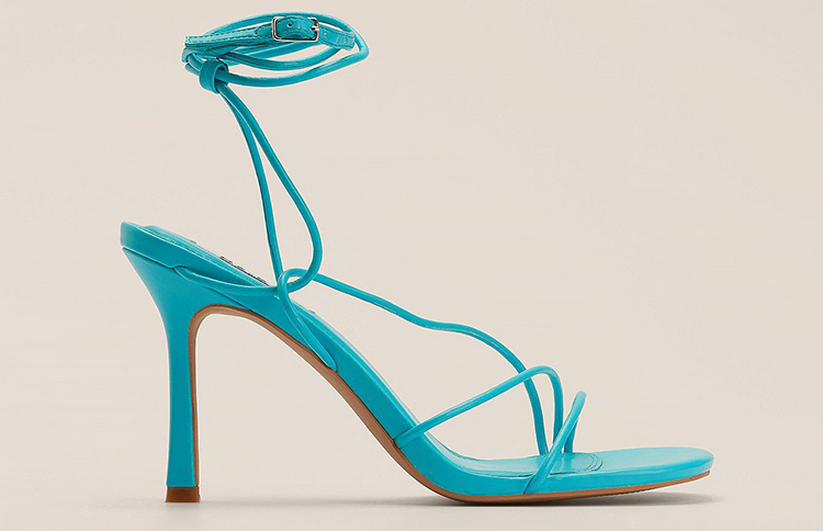 Smukke højhælede sandaler i frisk turkis farve