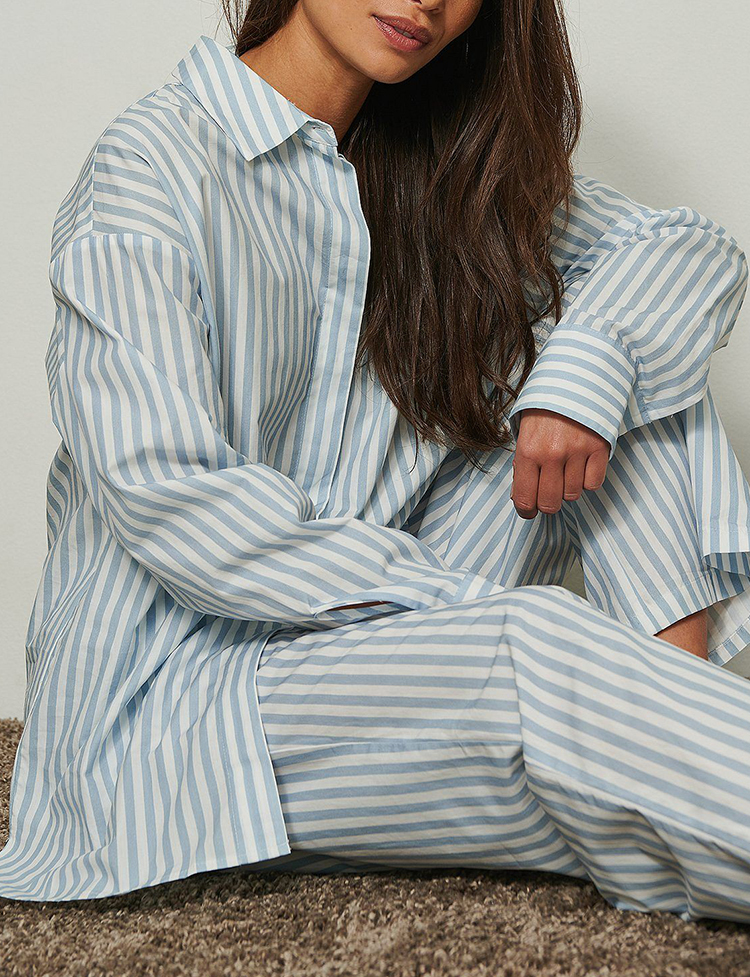 Økologisk pyjamas med brede blå striber