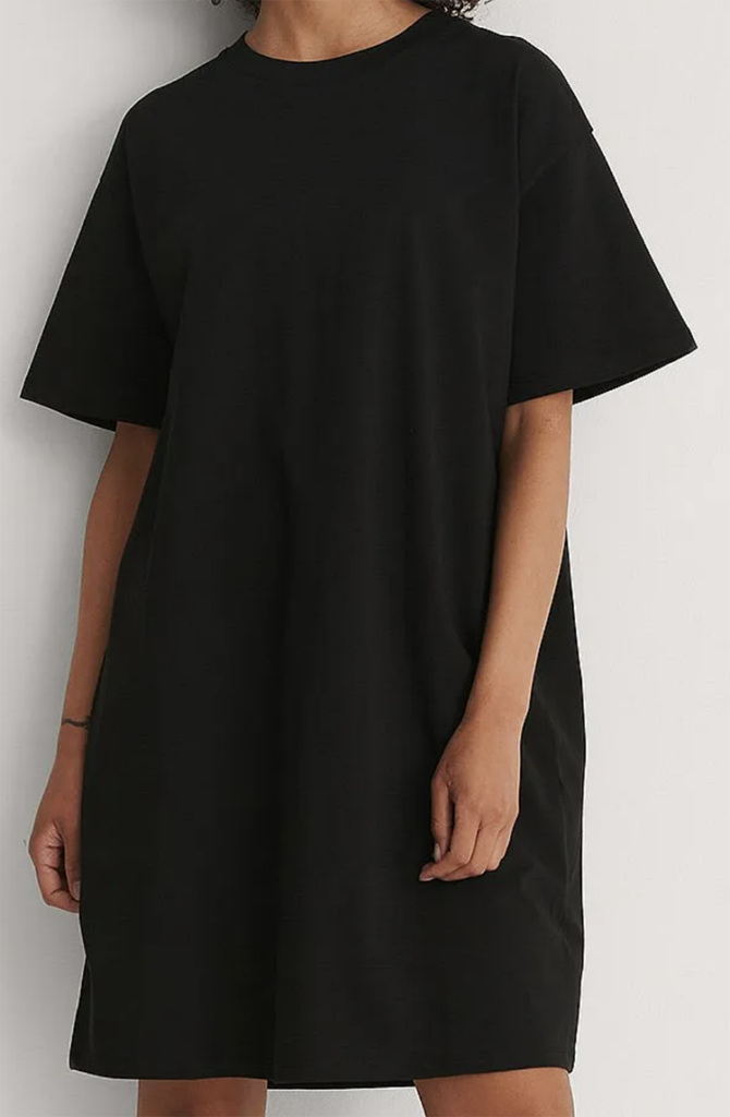 Økologisk kort kjole i afslappet t-shirt design