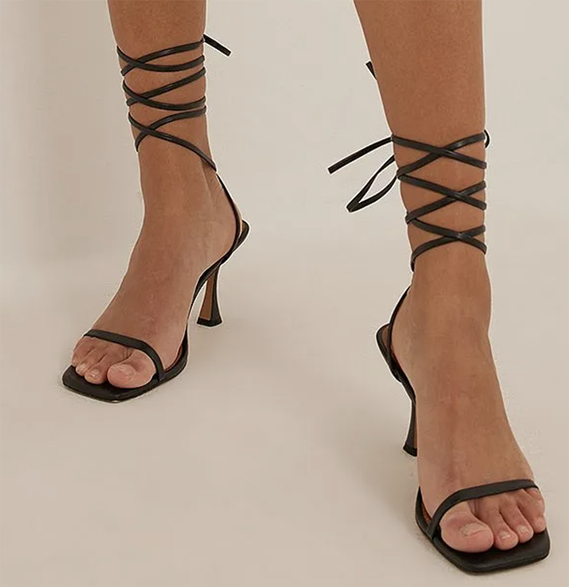 Lækre sorte sandaler med høj og ankel snøre