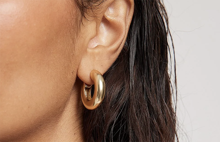 Smukke guld øreringe i kraftigt design