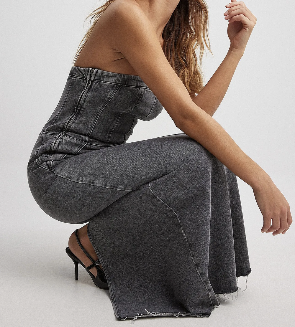 Trendy Grå Denim Corset Kjole med Rå Kanter og Bodycon Pasform