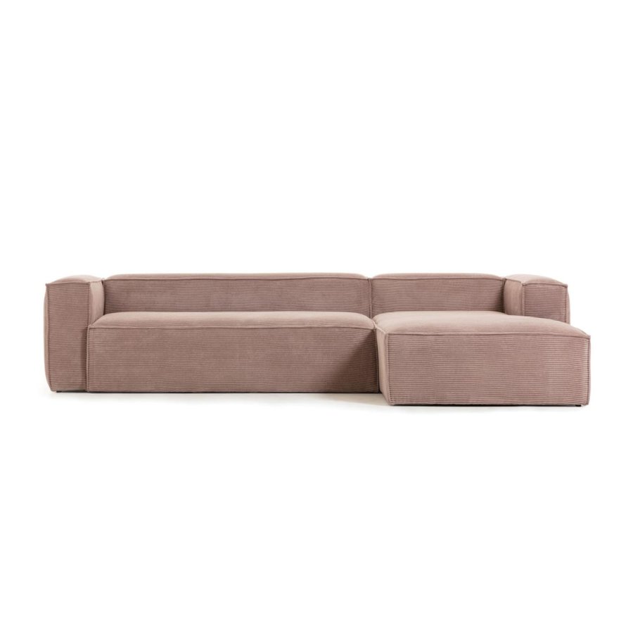 Kave Home Blok sofa med chaiselong i lyser&oslash;d fl&oslash;jl
