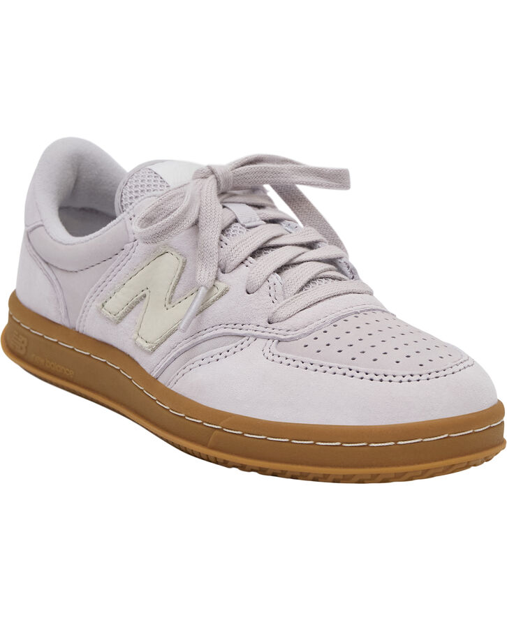 Lav grå New Balance T500 courtsneaker i ruskind