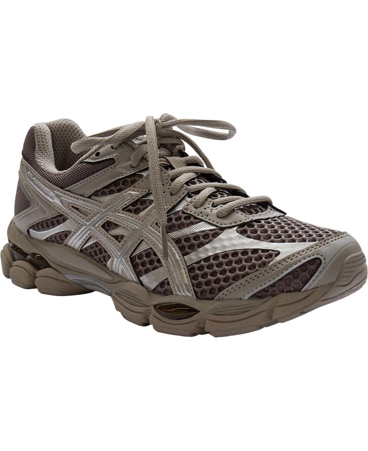 Brun og sølvfarvet ASICS GEL-Cumulus 16 retrorunner i mesh