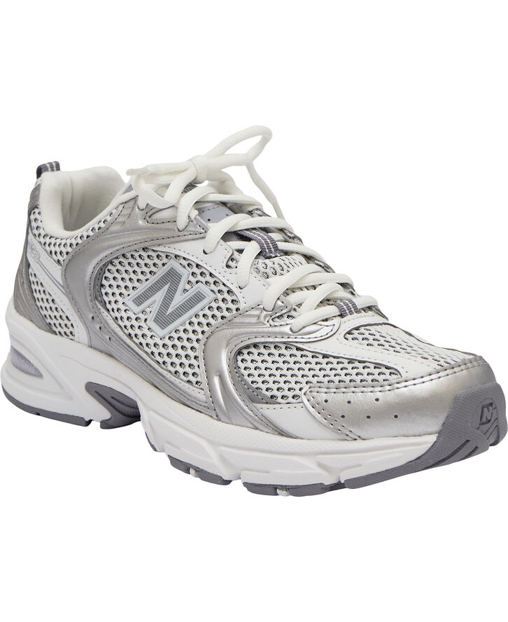 Sølvfarvet New Balance 530 retrorunner i mesh