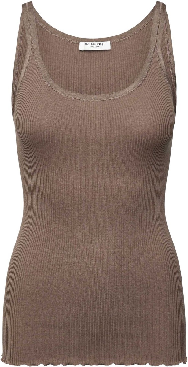 Taupe ribbet silketop med U-hals fra Rosemunde
