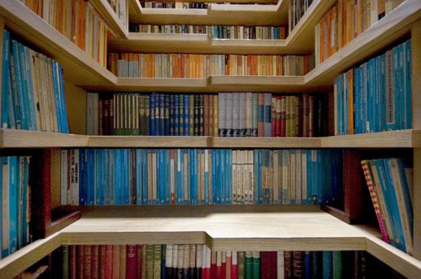 Bibliotek med trappe
