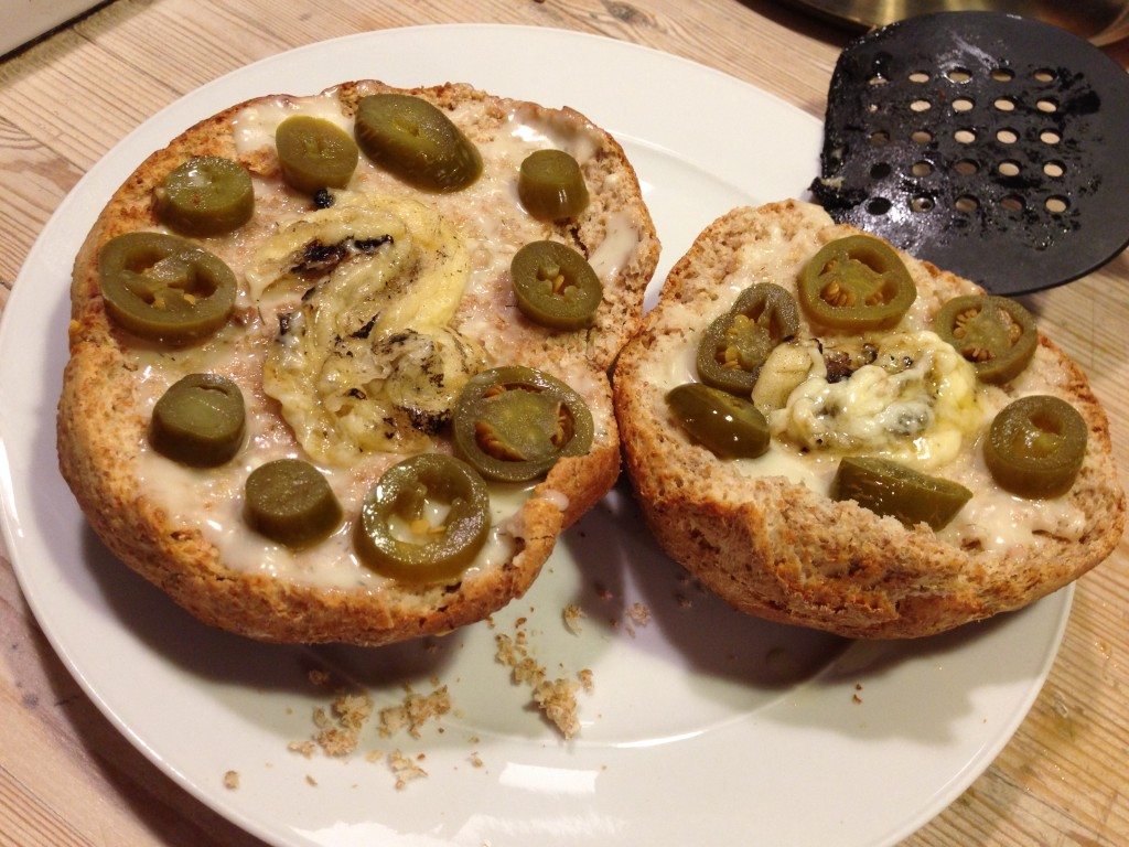 Jalapenos og grillet ost på burgerboller