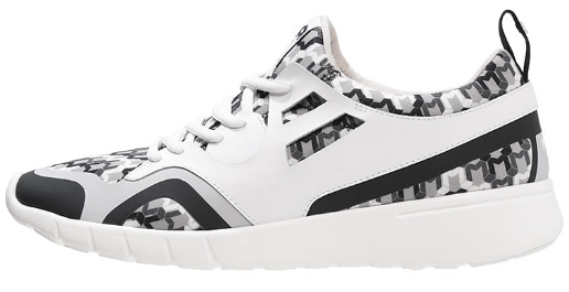 Et superminimalistisk outfit i sort og hvid