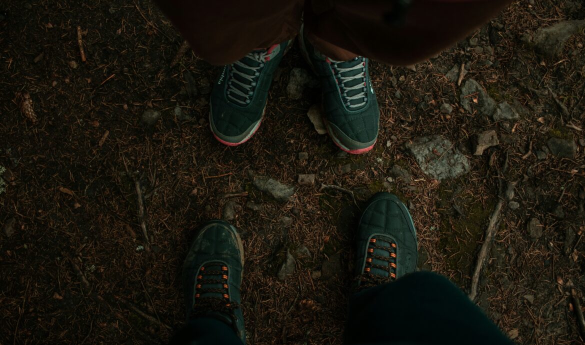 Sneakers vs. vandrestøvler: Hvad er mest komfortabelt?