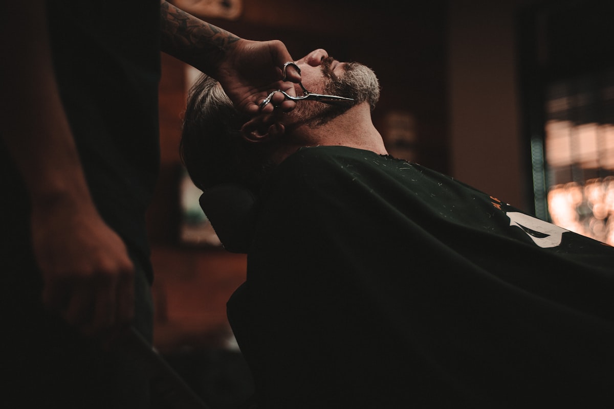 Pomade på barbershop-hylde