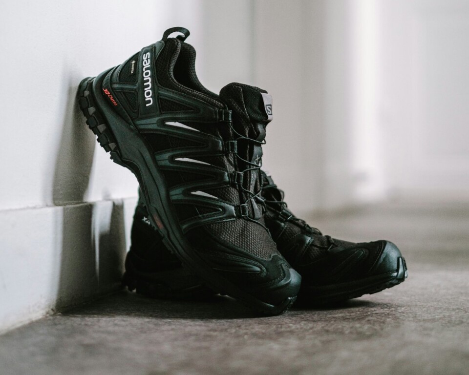 Salomon sneakers i moody editorial setting