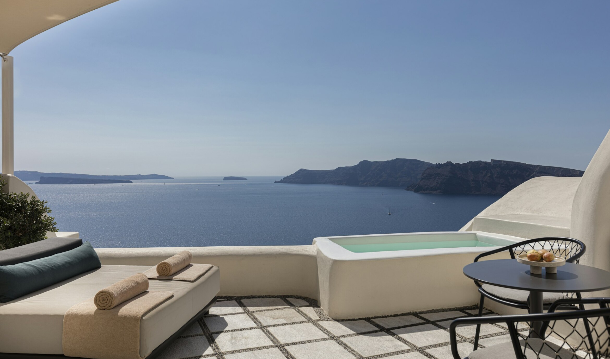 Honeymoon Suite på Canaves Oia med plunge pool, daybed og panoramaudsigt over caldera