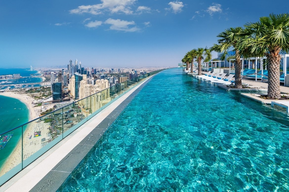 Address Beach Resort infinity pool på 77. etage