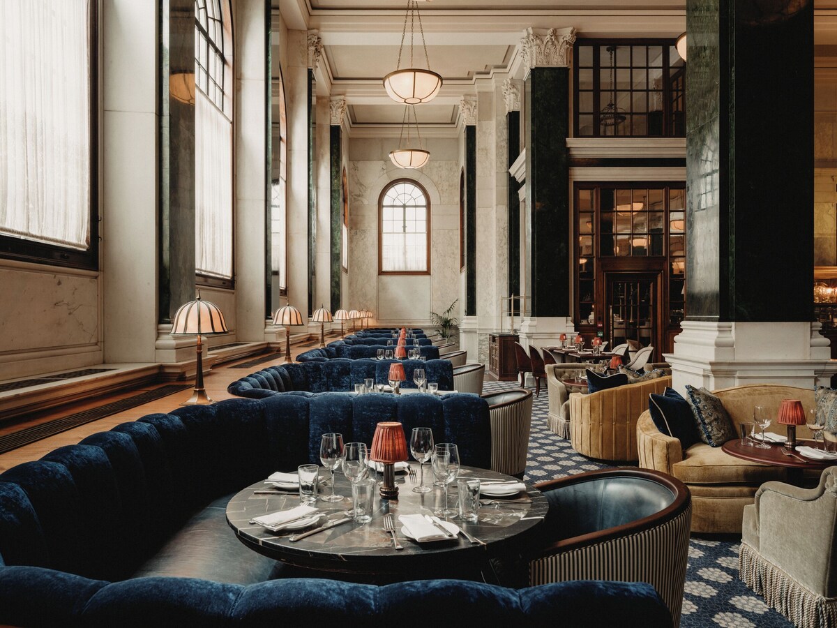 Den gamle bankhal med restauranter på The Ned i London