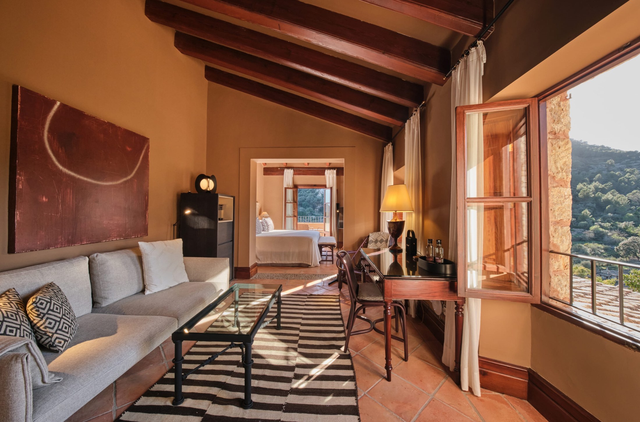 Hotel Valldemossa suite med bjergudsigt og åbne vinduer