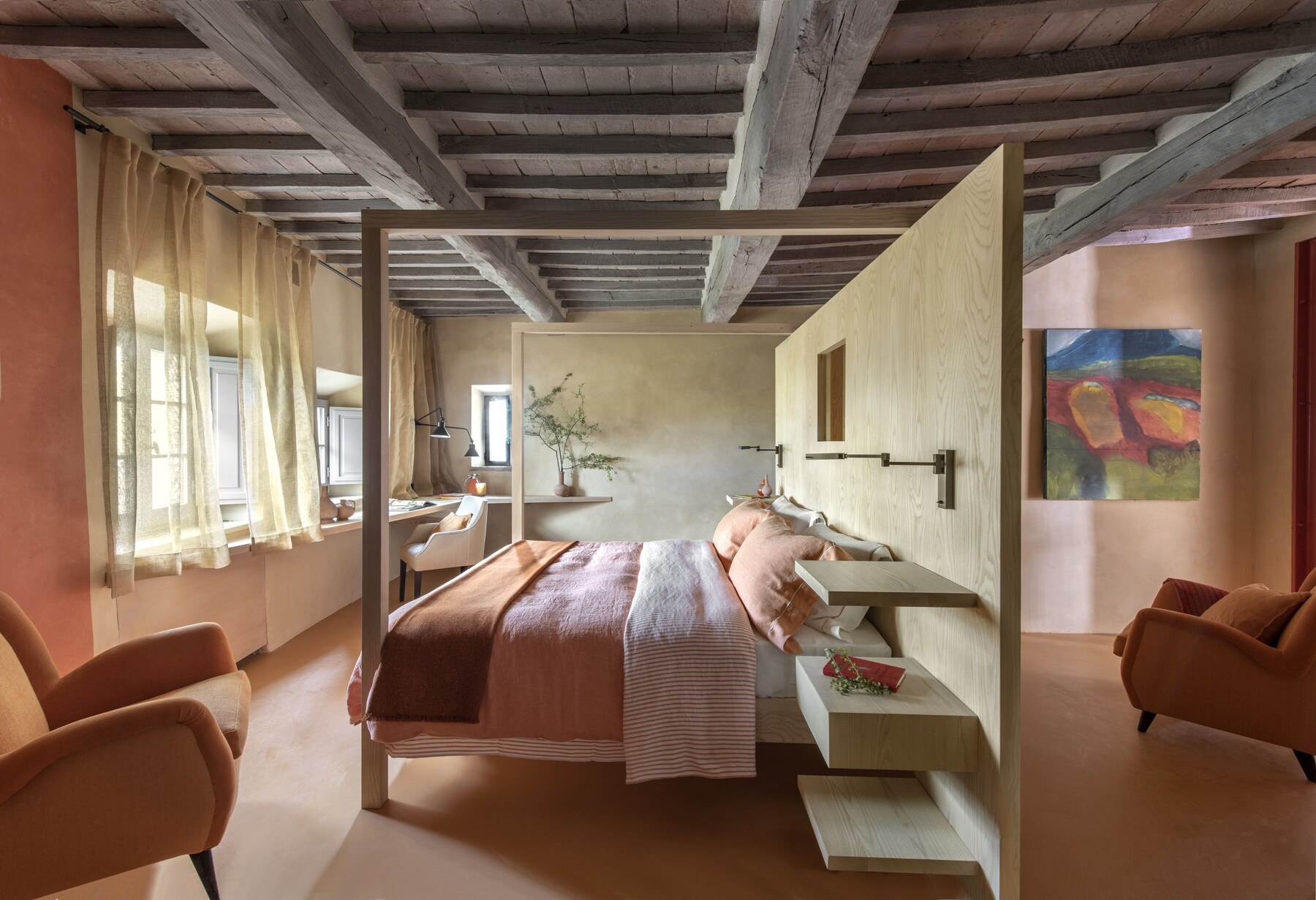 Værelse med synlige bjælker på Monteverdi Tuscany