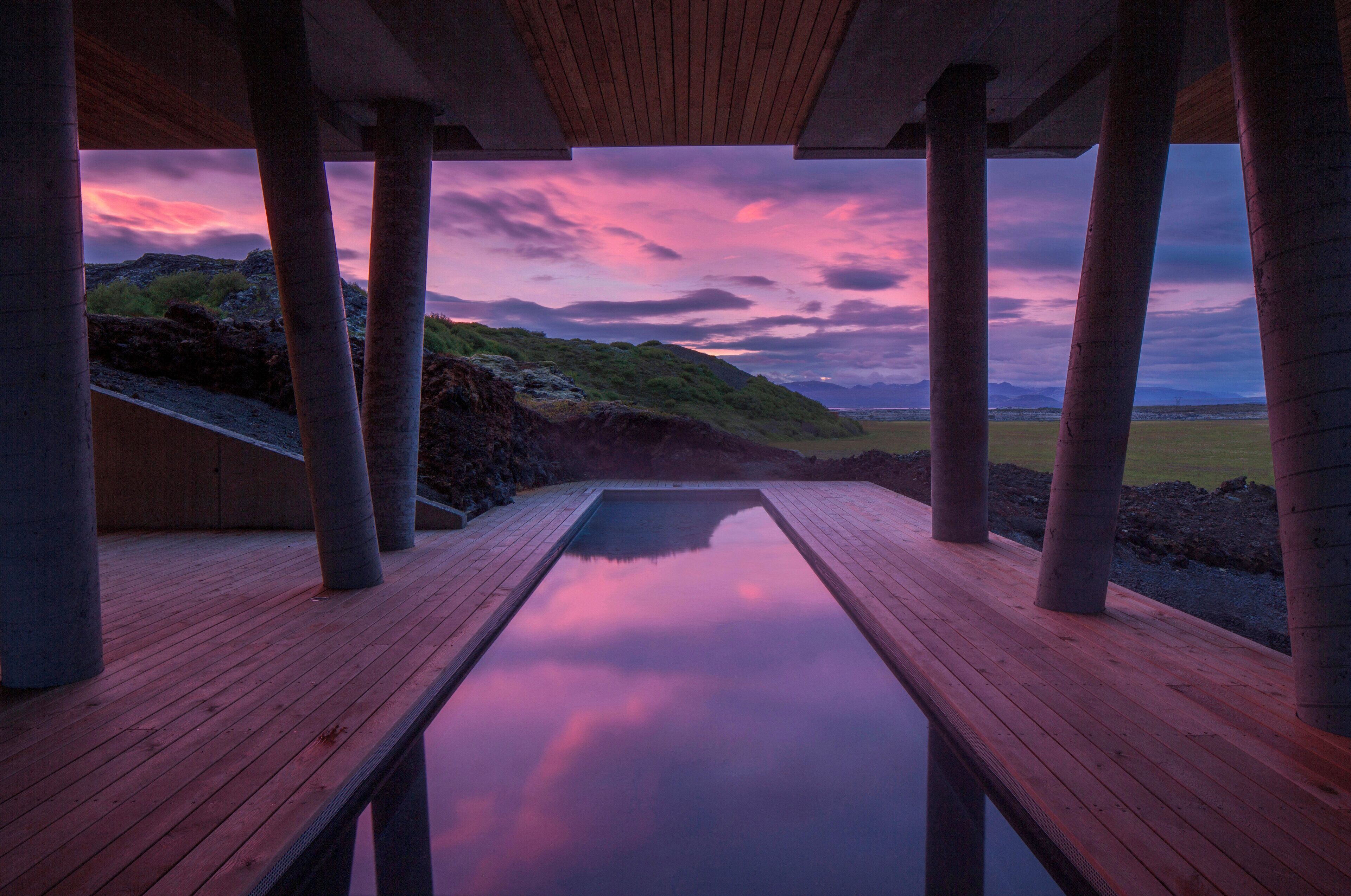 Udendørs pool på ION Adventure Hotel i Islands landskab