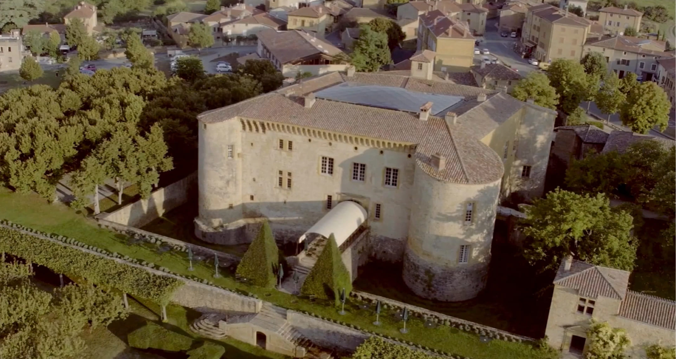 Château de Bagnols set fra oven i Beaujolais