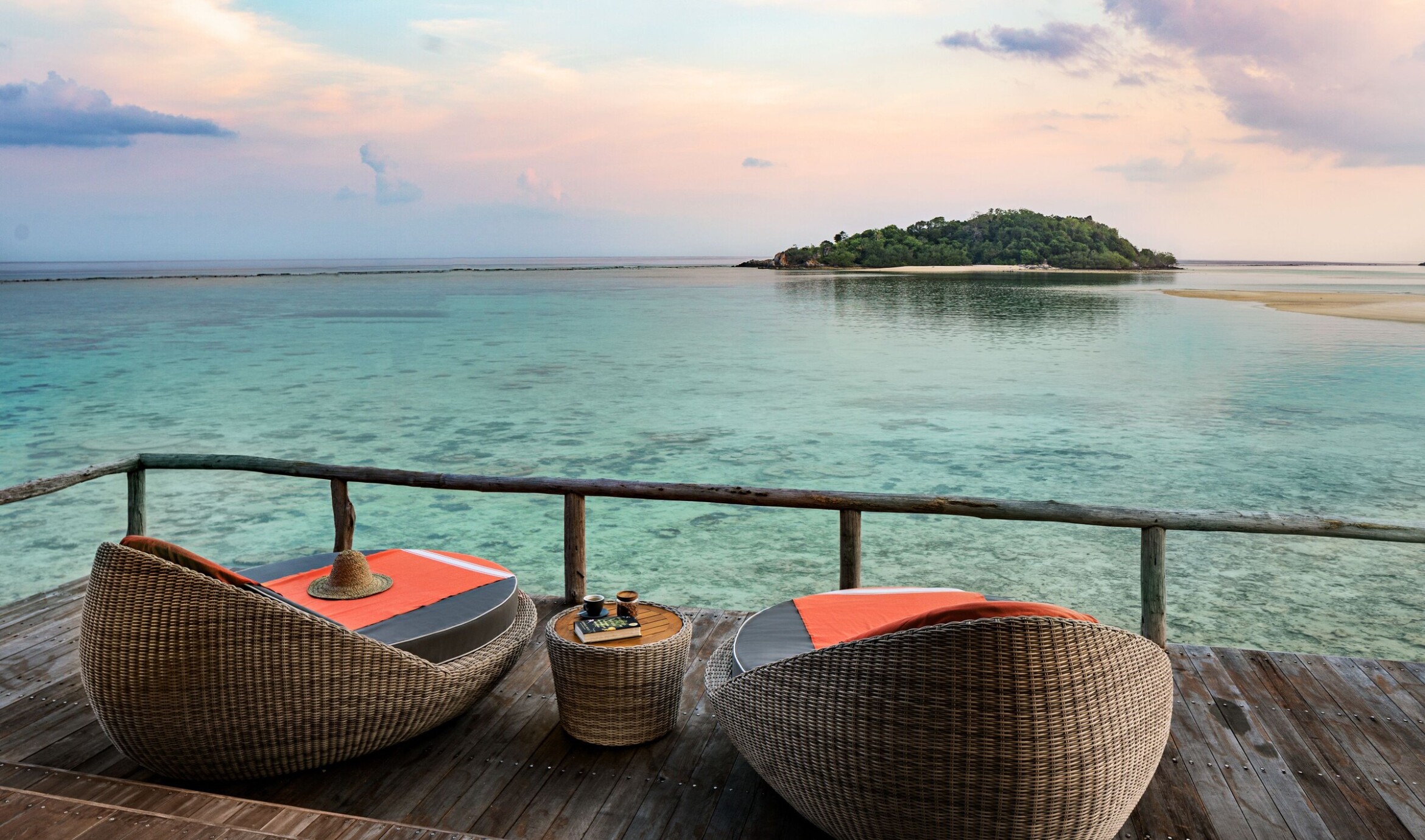 Privat lagune og terrasse ved Bawah Reserve i Indonesien