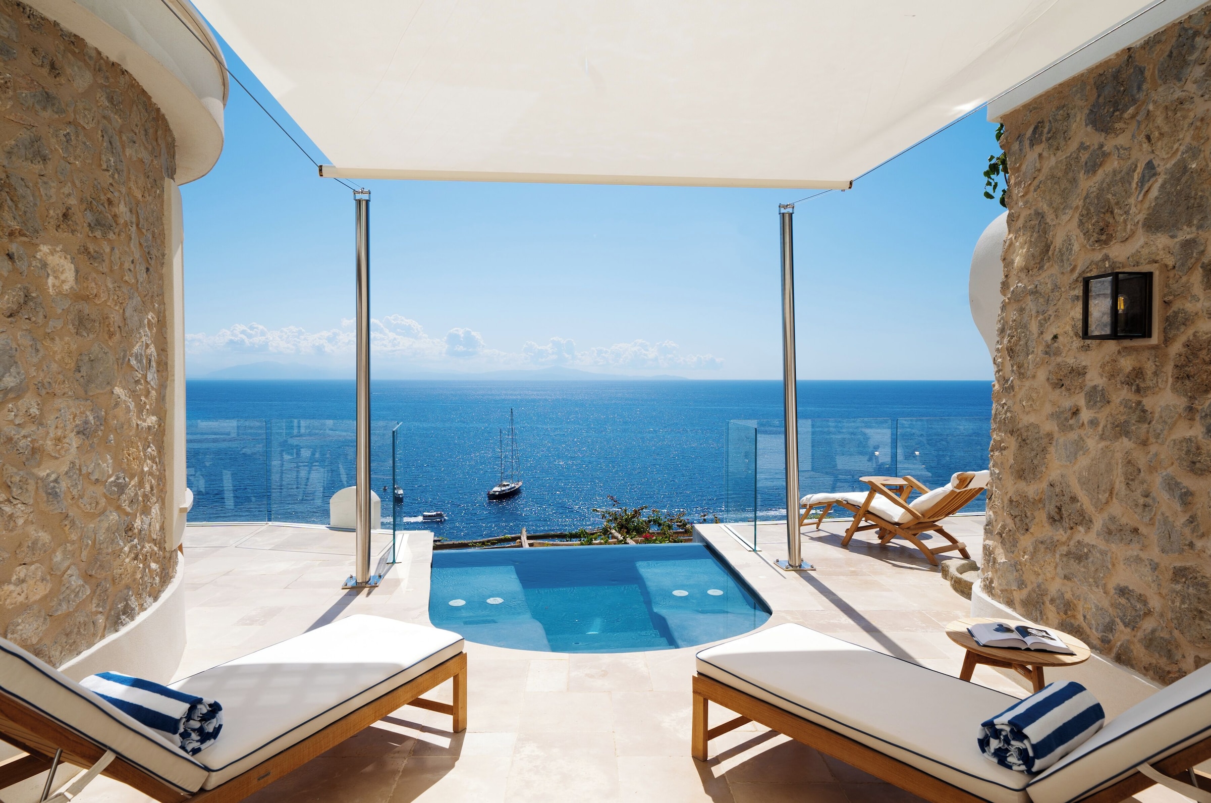 Suite med privat plunge pool hos Borgo Santandrea på Amalfikysten