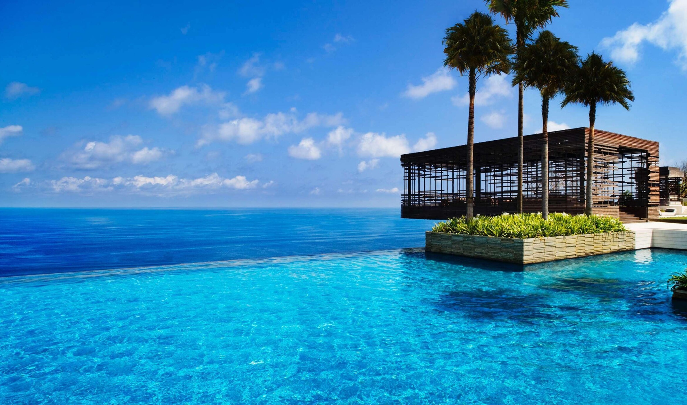 Infinity pool og havudsigt ved Alila Villas Uluwatu på Bali