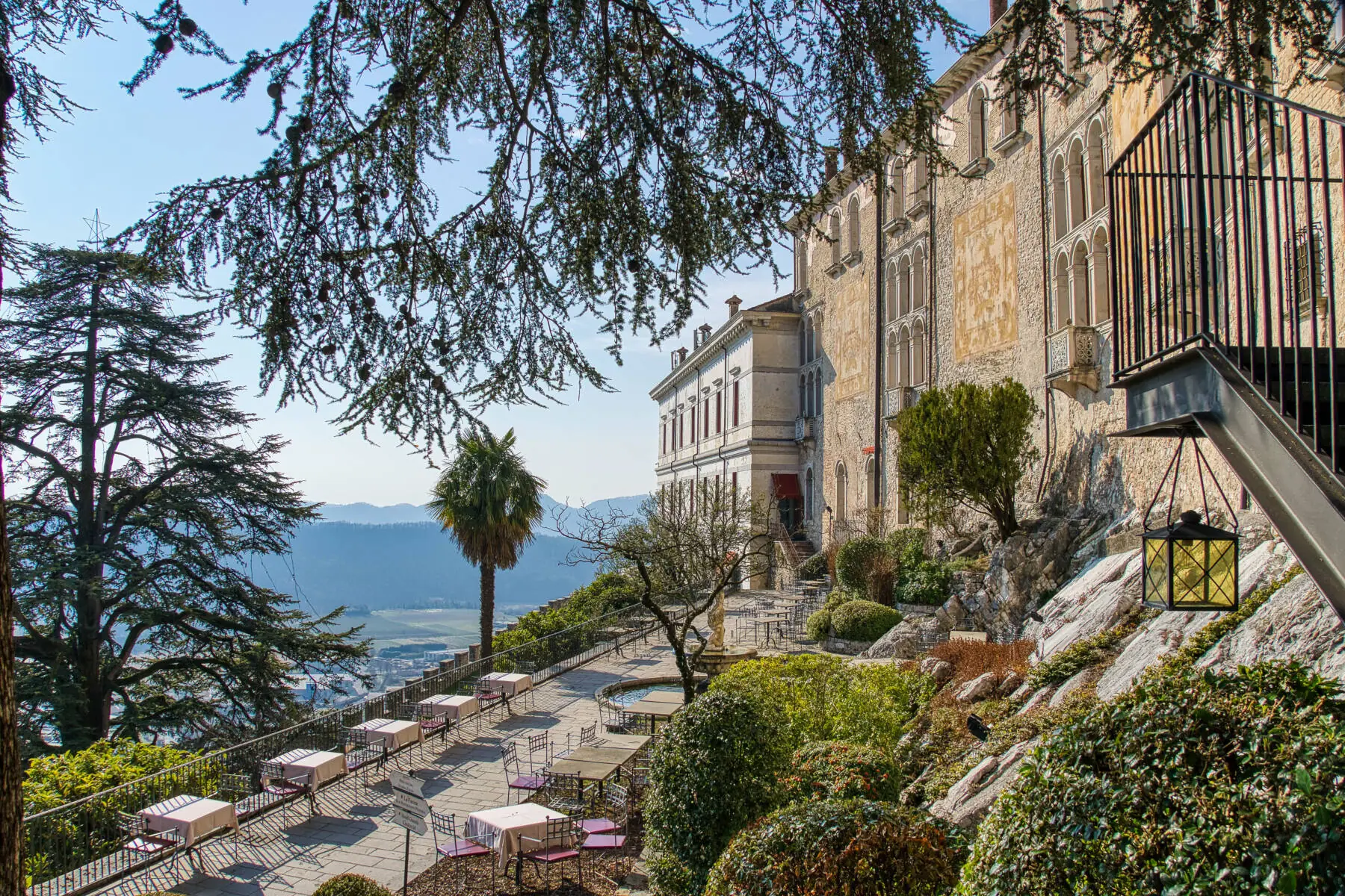 Terrasse og slotsside på CastelBrando i Veneto