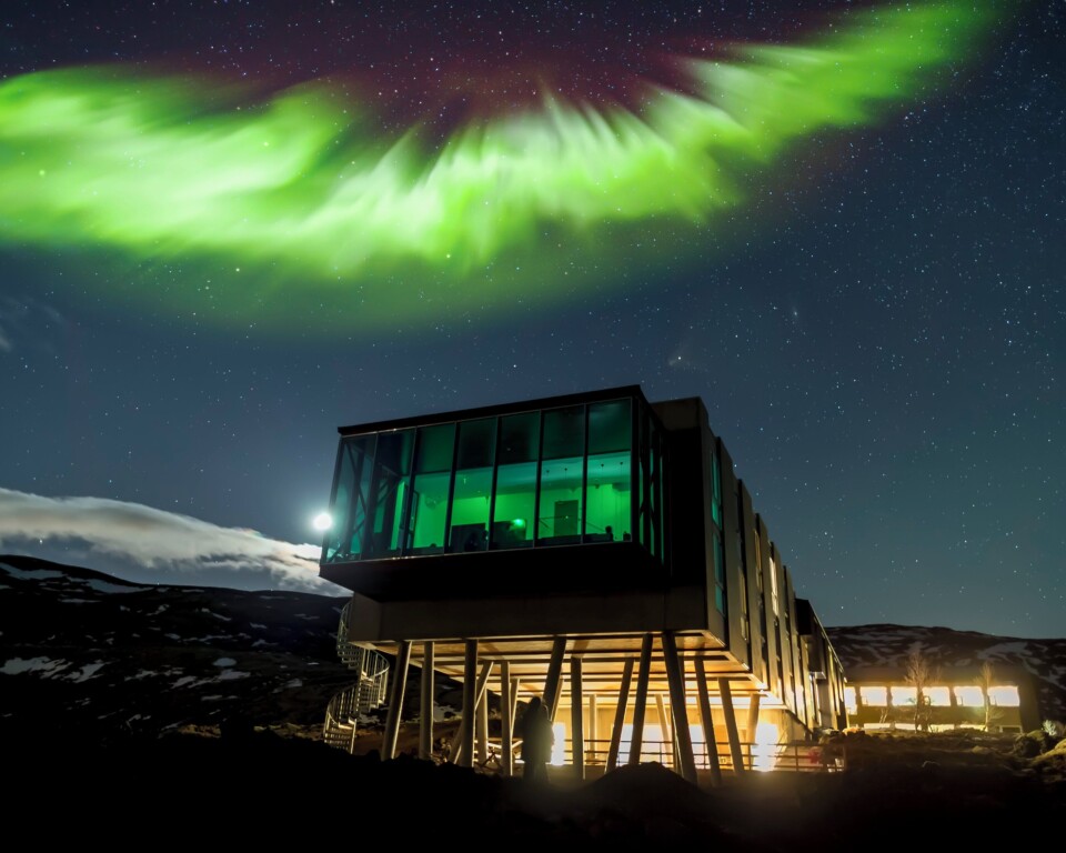 ION Adventure Hotel under nordlys i Islands landskab