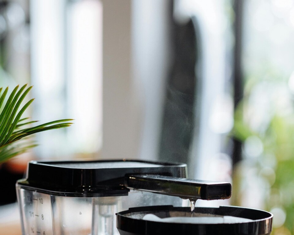 Moccamaster kaffemaskine i et lyst køkkenmiljø