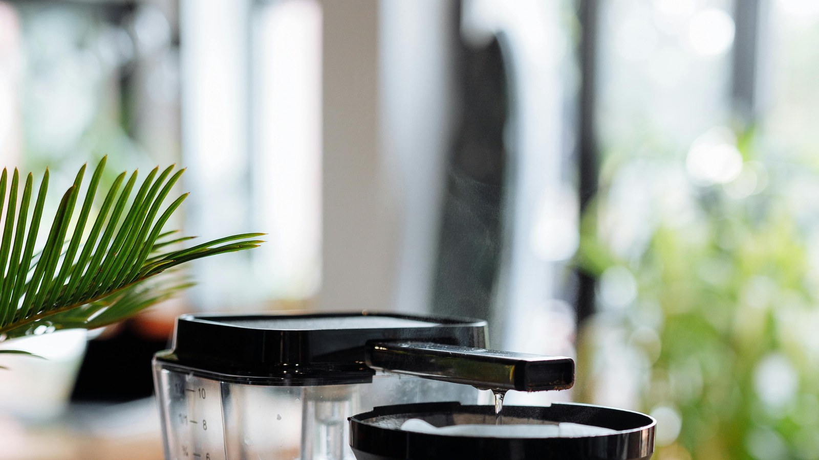 Moccamaster kaffemaskine i et lyst køkkenmiljø