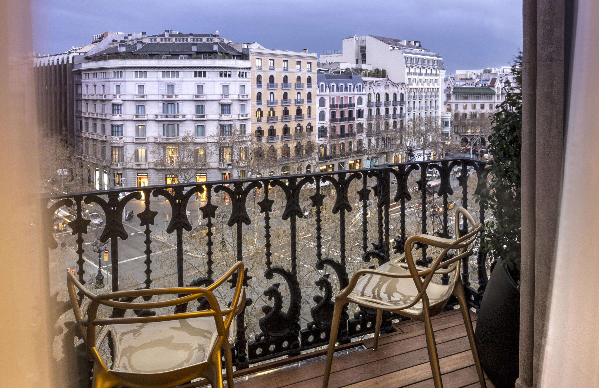 Balkonudsigt fra Monument Hotel på Passeig de Gracia i Barcelona