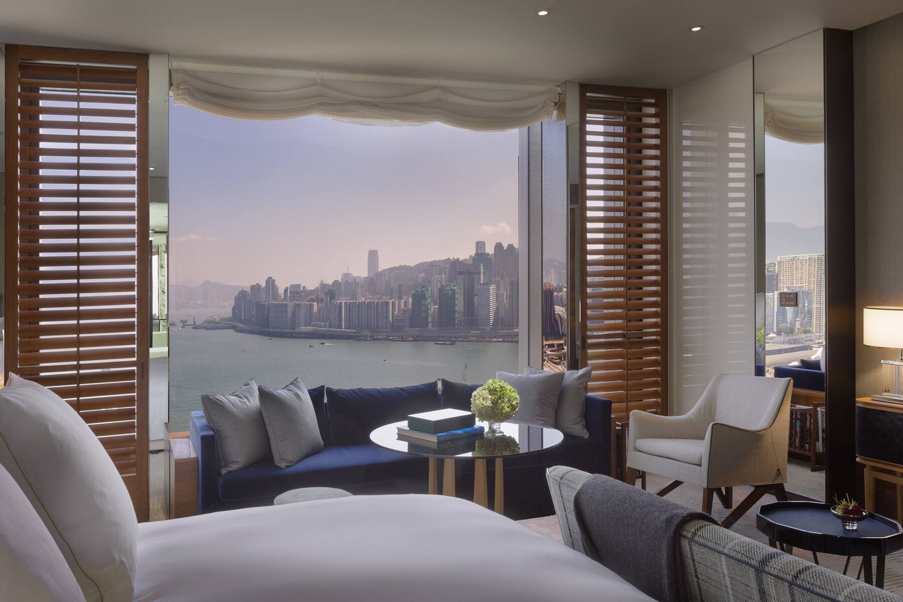 Harbour-view værelse på Rosewood Hong Kong med udsigt over Victoria Harbour