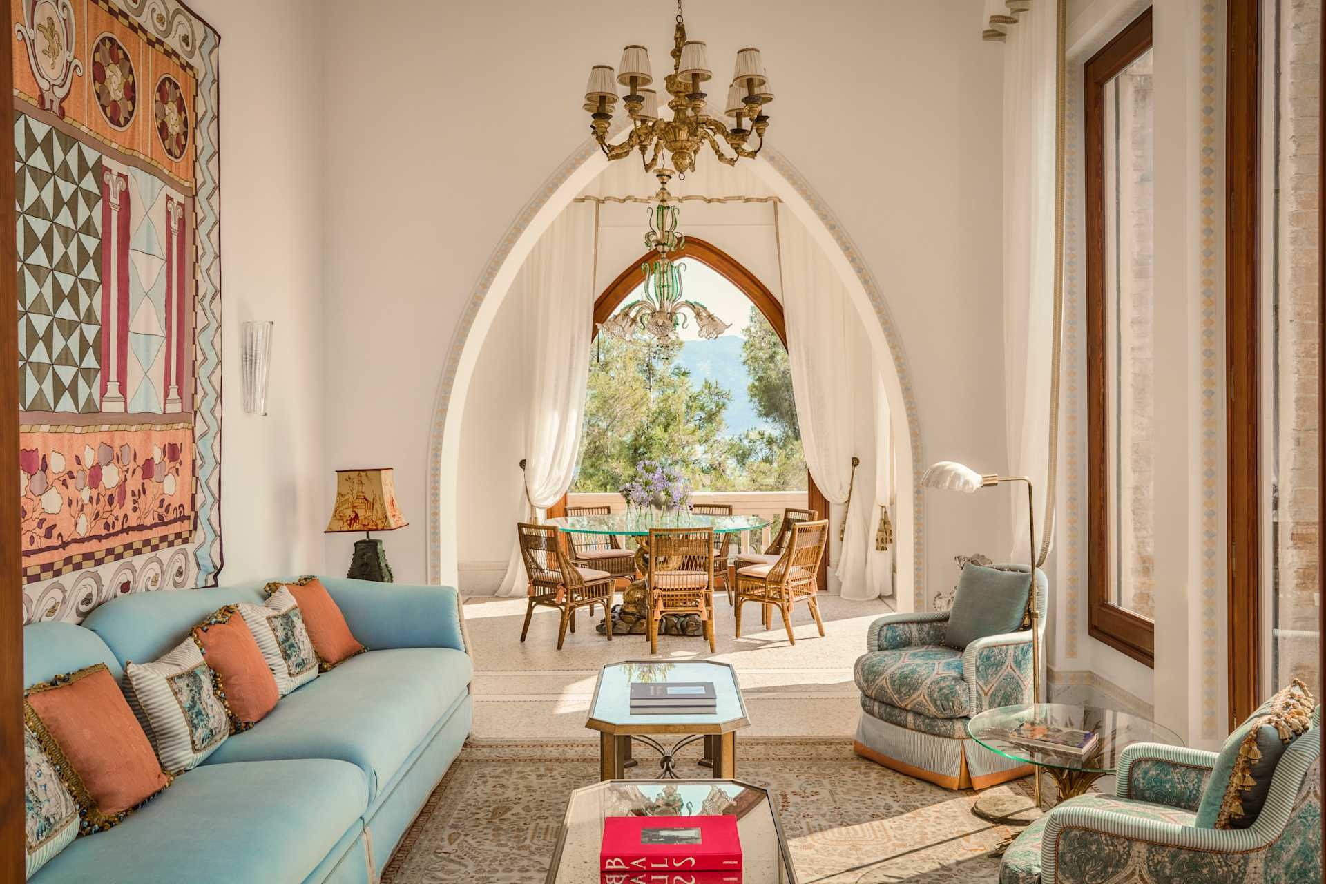 Suite på Splendido i Portofino med terrasse, dagslys og udsigt mod kysten