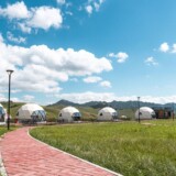 Ger-camps og bjerge ved Imperial Mount Resort i Mongoliet