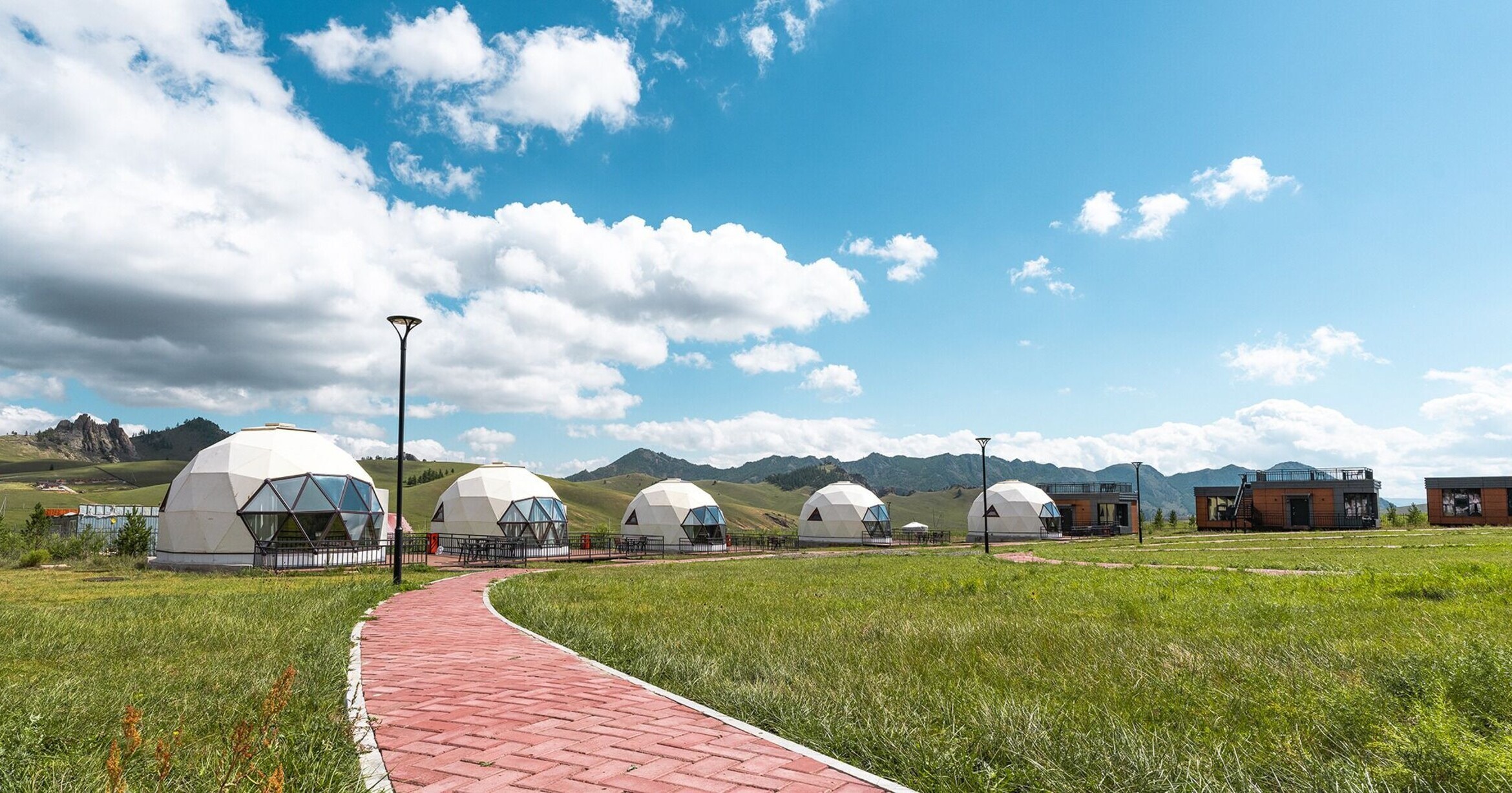Ger-camps og bjerge ved Imperial Mount Resort i Mongoliet
