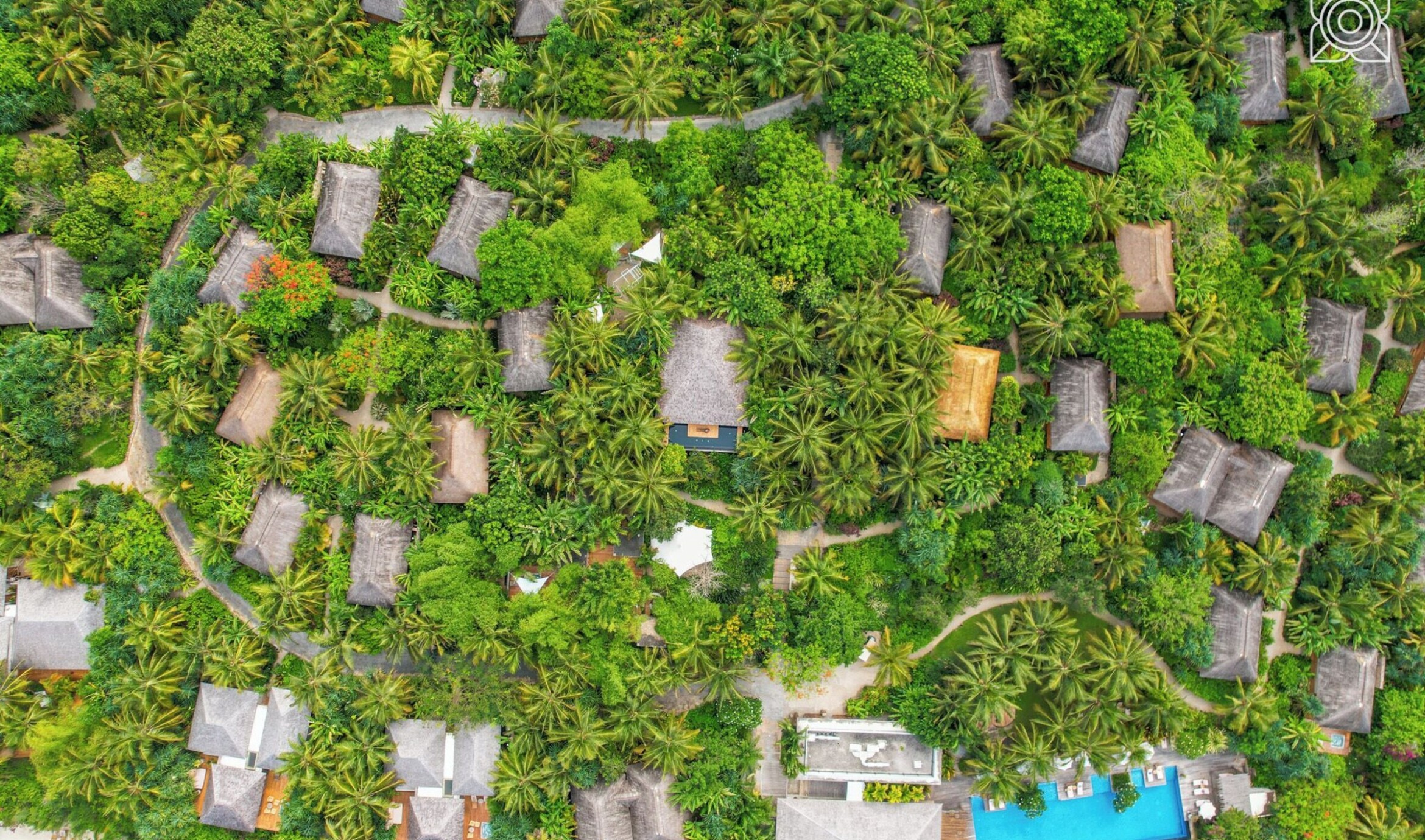 Zuri Zanzibar set fra oven med have, pool og strand