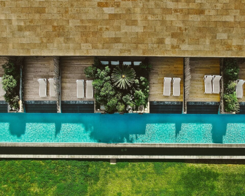 Pool og kystmotiv fra Santa Barbara Eco-Beach Resort på Azorerne