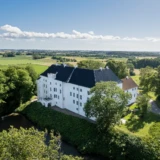 Dragsholm Slot i Odsherred set fra luften