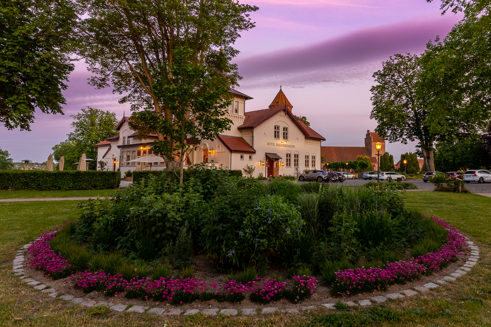 Hotel Frederiksminde i Præstø set fra haven