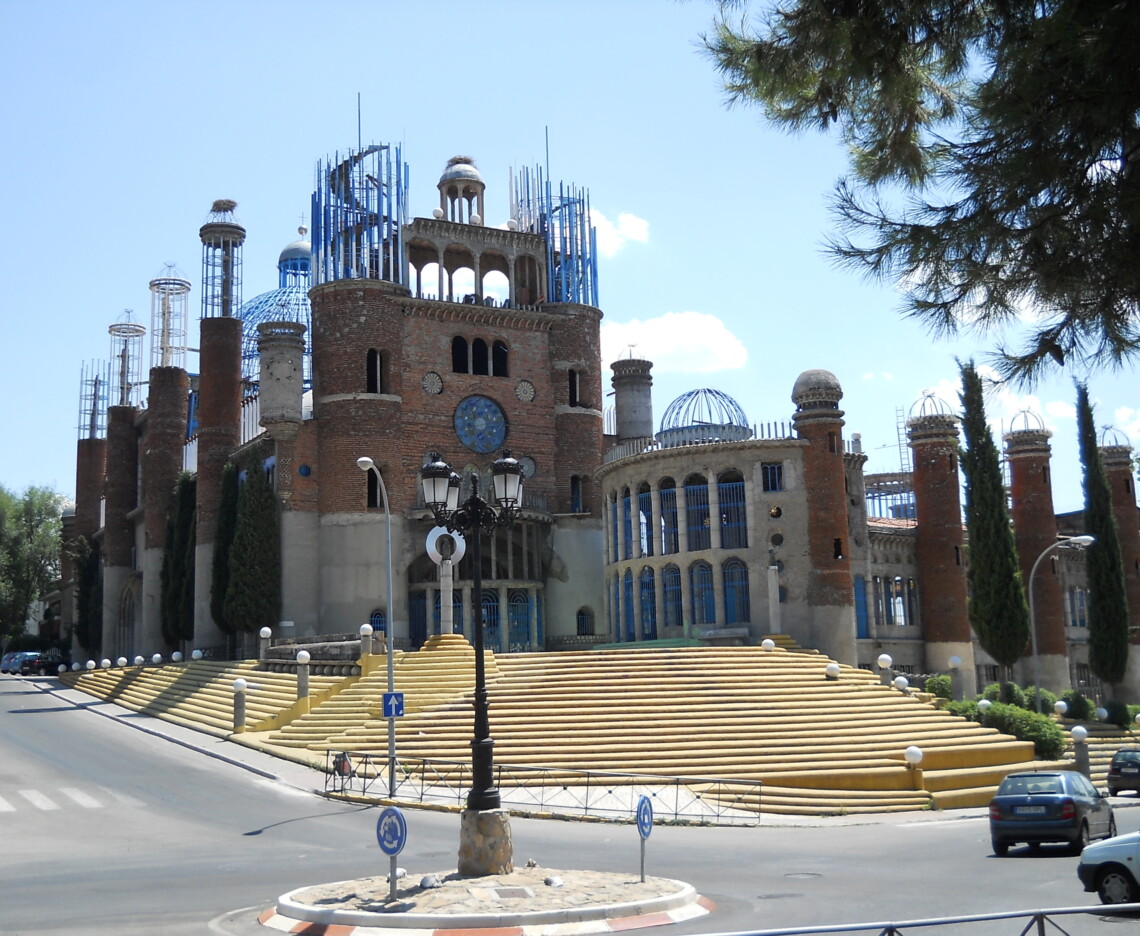 Justo Gallegos ufærdige katedral i Mejorada del Campo, fotograferet i 2011.