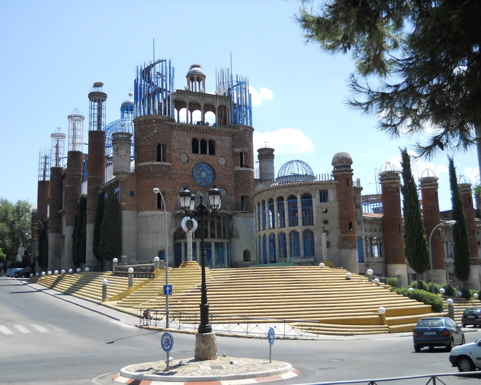 Justo Gallegos ufærdige katedral i Mejorada del Campo, fotograferet i 2011.
